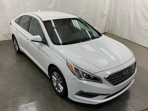 Used 2015 Hyundai Sonata SE FWD image 2