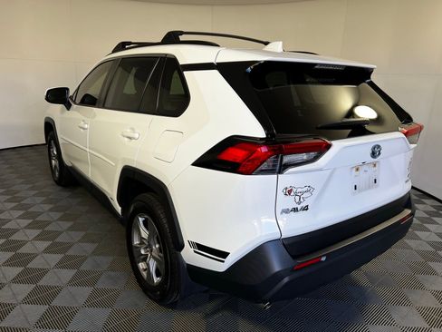 Used 2022 Toyota RAV4 LE image 7