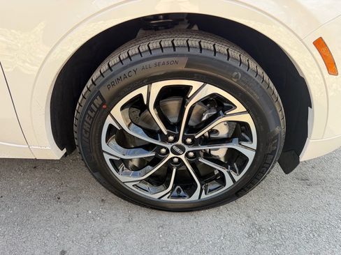 New 2026 Lincoln Nautilus Reserve image 9