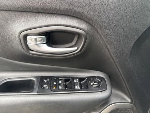 Used 2022 Jeep Renegade Limited image 5