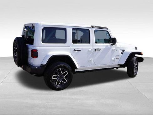 Used 2024 Jeep Wrangler Sahara image 4