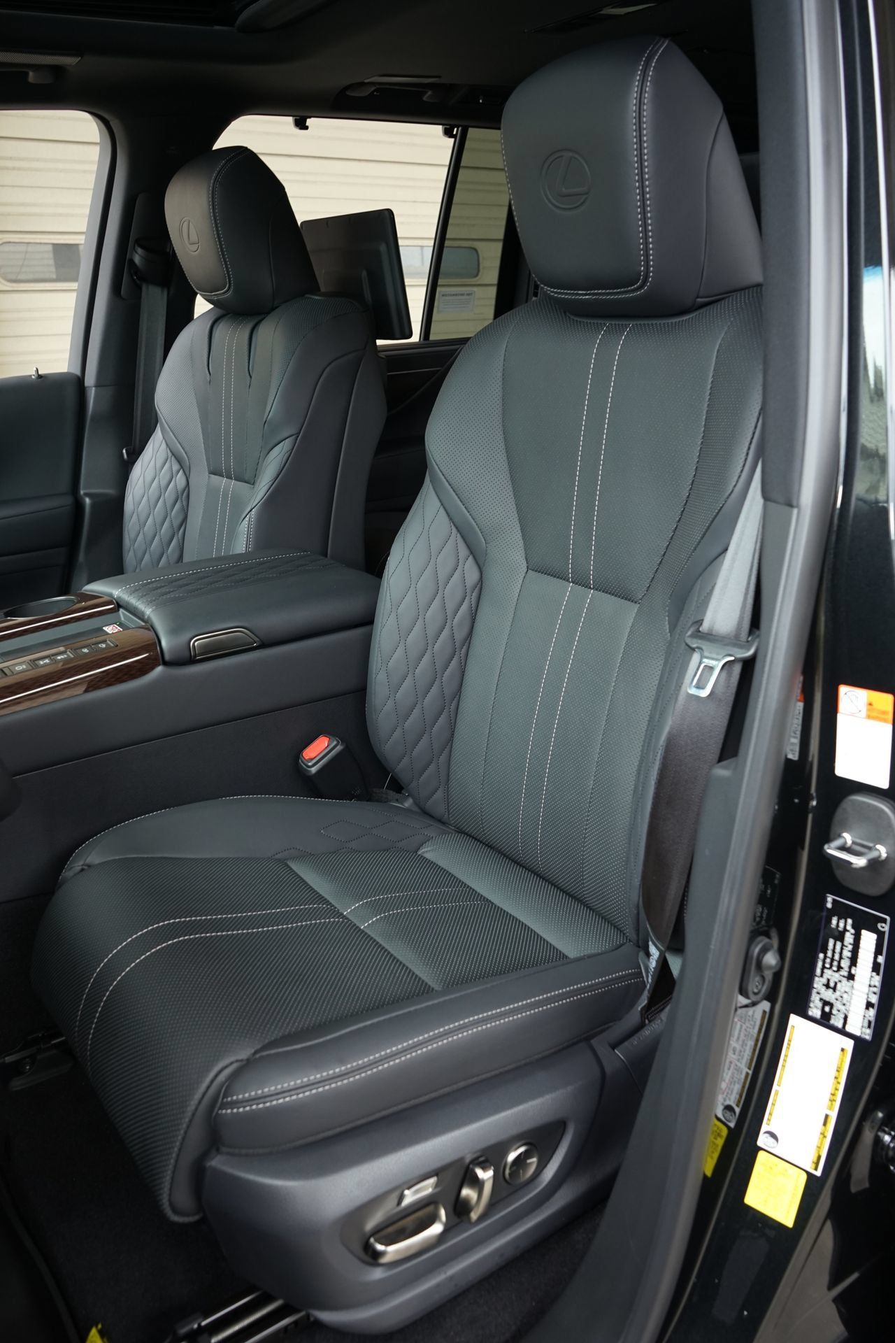 Used 2026 Lexus LX 700h Ultra Luxury w/ Accessory Package (Z1) AWD/4WD image 8
