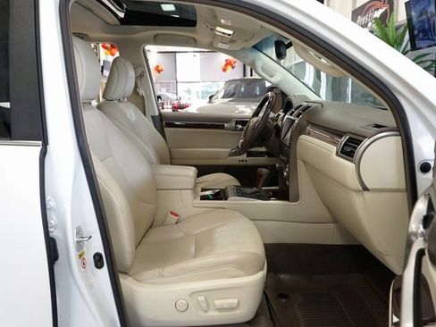 Used 2017 Lexus GX 460 image 46