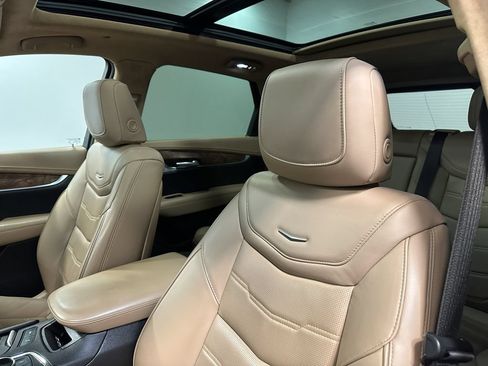 Used 2023 Cadillac XT5 Sportv w/ Platinum Package AWD/4WD image 9