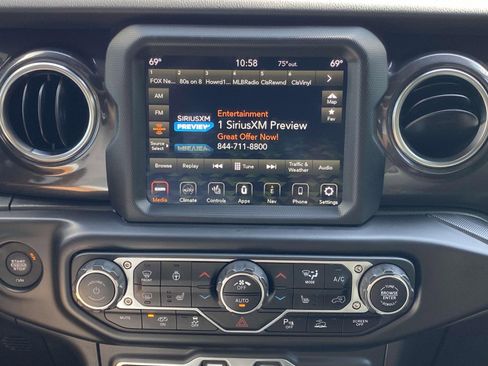 Used 2022 Jeep Wrangler Unlimited Rubicon w/ Trailer Tow Package image 28