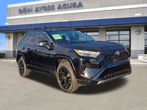 Used 2022 Toyota RAV4 SE image 1