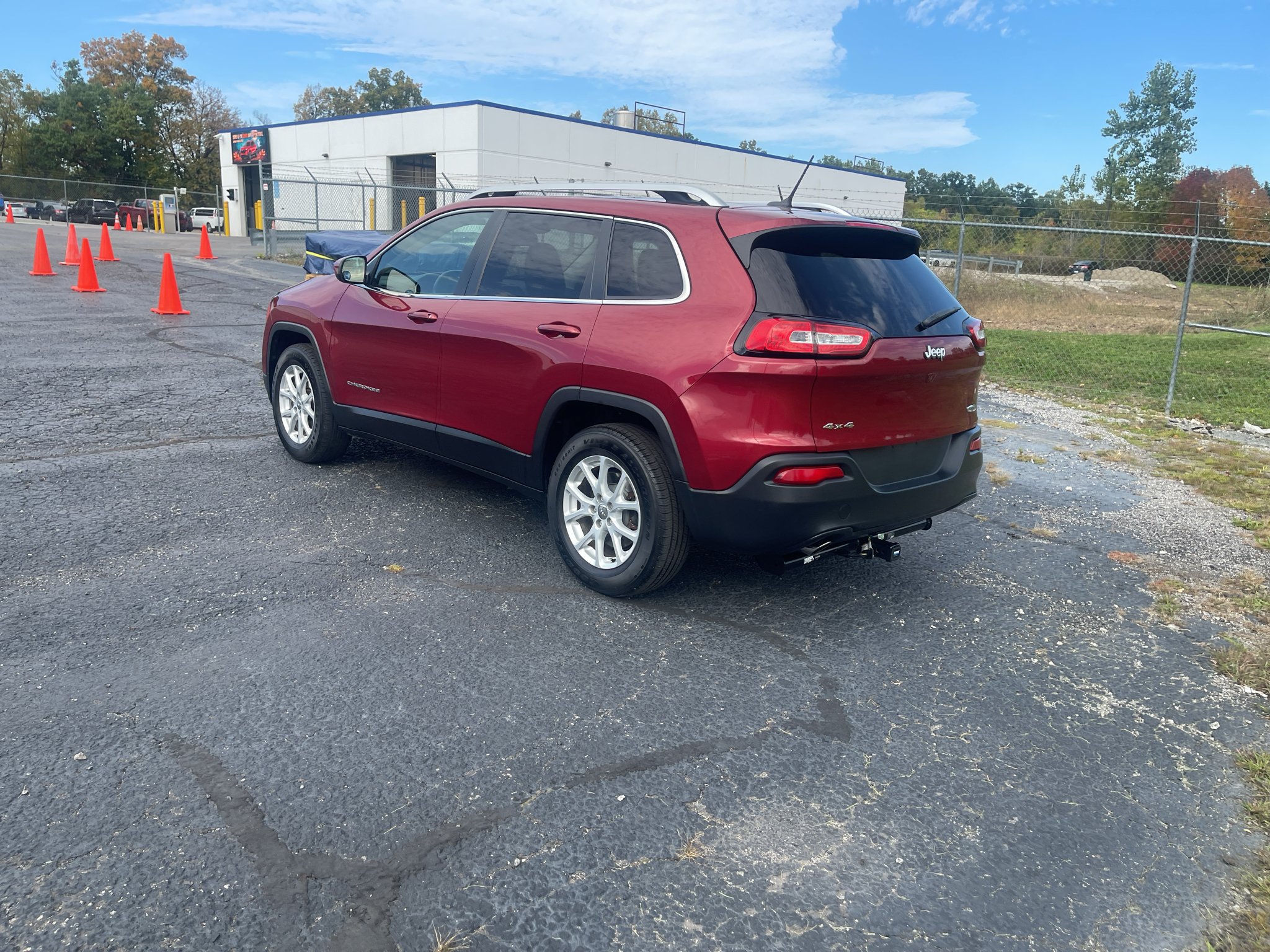 Used 2015 Jeep Cherokee Latitude AWD/4WD image 4