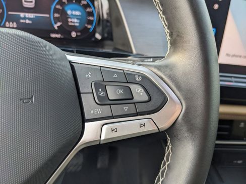 Certified 2025 Volkswagen Atlas Cross Sport SE image 27