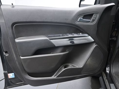 Used 2017 Chevrolet Colorado LT w/ Midnight Edition AWD/4WD image 18