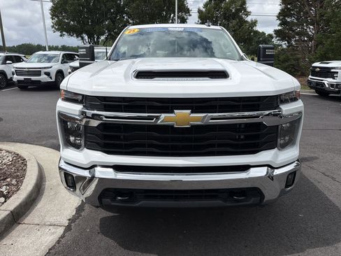 Used 2025 Chevrolet Silverado 2500 LT w/ Convenience Package AWD/4WD image 3