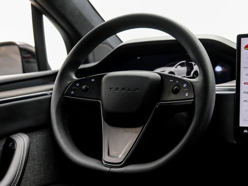 Used 2023 Tesla Model X AWD/4WD image 17