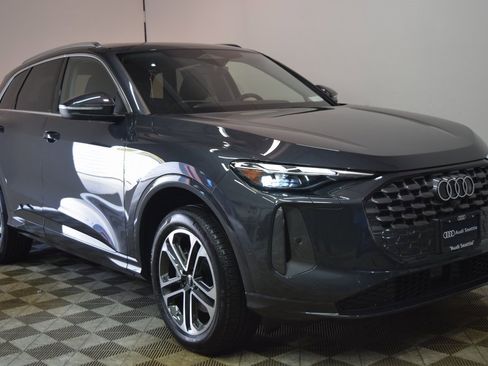 New 2025 Audi Q5 Premium image 1