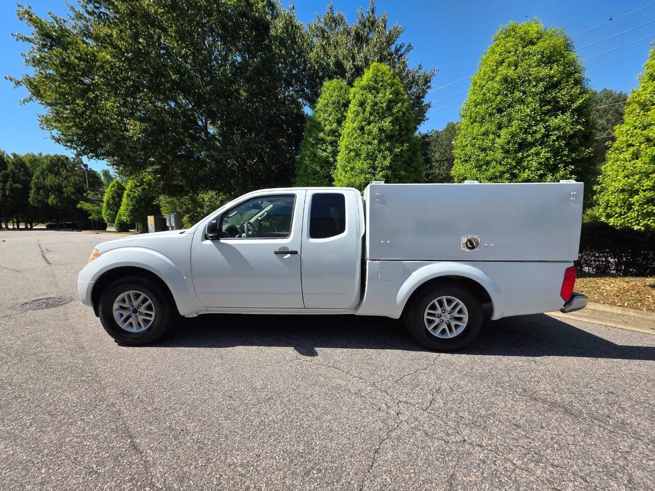 Used 2016 Nissan Frontier SV RWD image 2