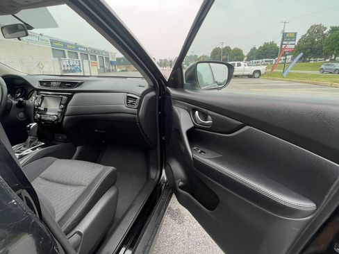 Used 2018 Nissan Rogue SV w/ Sun & Sound Touring Package AWD/4WD image 40