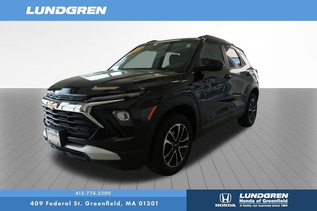 Used 2025 Chevrolet TrailBlazer LT AWD/4WD image 3
