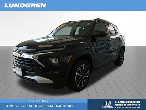 Used 2025 Chevrolet TrailBlazer LT AWD/4WD image 3