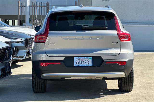 Certified 2025 Volvo XC40 B5 Core AWD/4WD image 4