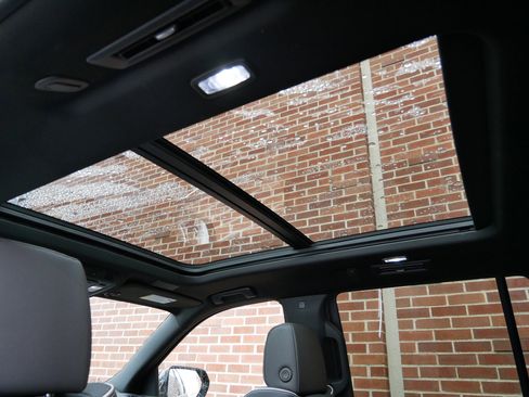 Certified 2023 Cadillac Escalade Premium Luxury image 12