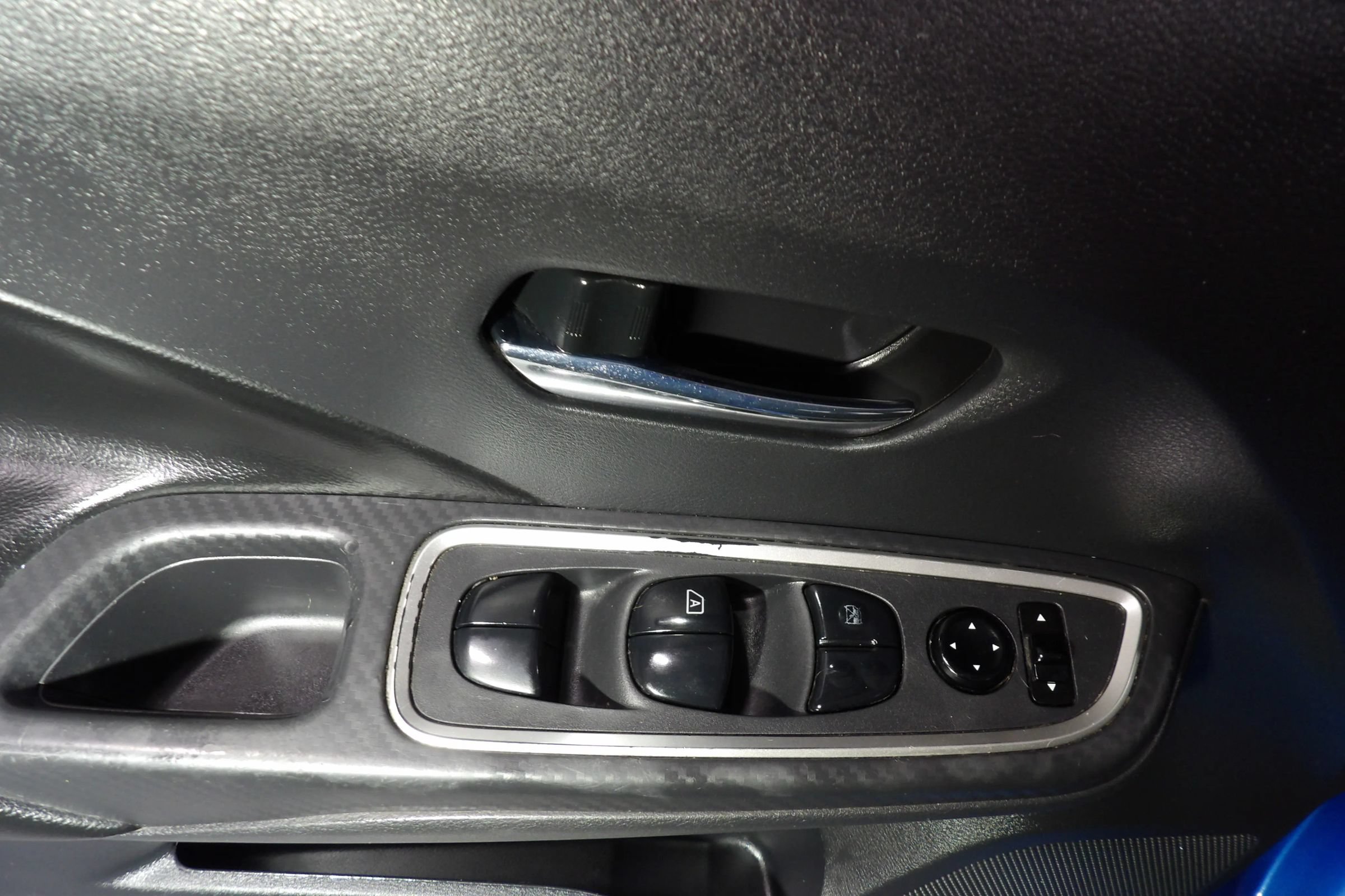 Used 2022 Nissan Versa SR w/ Convenience Package FWD image 9