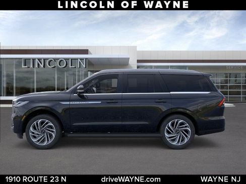 New 2026 Lincoln Navigator Premiere AWD/4WD image 3
