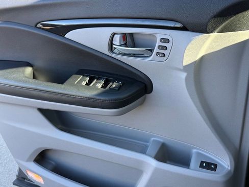 Used 2019 Honda Pilot Touring image 32