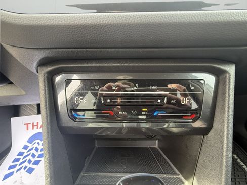 Used 2024 Volkswagen Tiguan SE AWD/4WD image 13