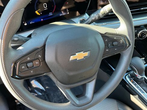 Used 2025 Chevrolet Trax LT image 30