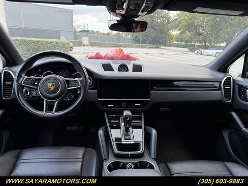 Used 2021 Porsche Cayenne Coupe image 21