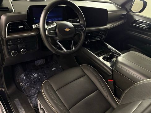 Used 2025 Chevrolet Suburban Premier image 20
