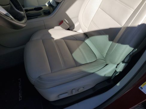 Used 2018 GMC Acadia Denali w/ Technology Package image 10