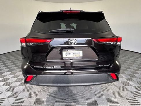 Used 2021 Toyota Highlander XLE AWD/4WD image 41