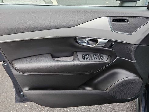 Used 2021 Volvo XC90 T5 Momentum w/ Climate Package image 12