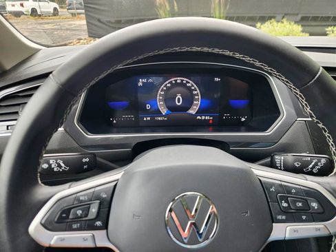 Certified 2024 Volkswagen Tiguan SE image 33