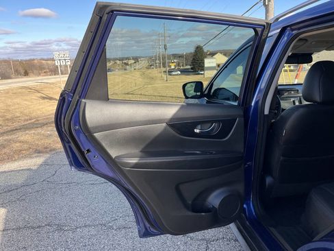 Used 2020 Nissan Rogue SL image 25