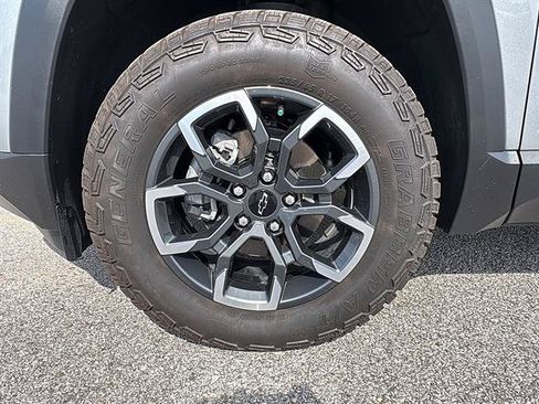 Used 2025 Chevrolet Equinox ACTIV w/ Safety and Technology Package FWD image 10