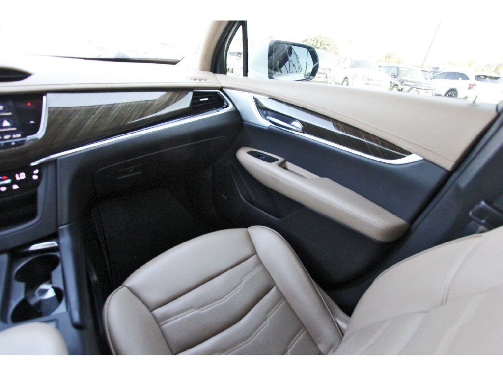Used 2021 Cadillac XT6 Premium Luxury w/ Platinum Package FWD image 11