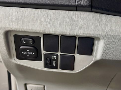 Used 2015 Toyota Prius Four FWD image 17