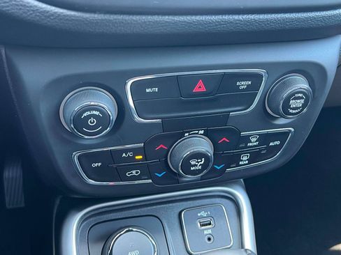 Used 2019 Jeep Compass Latitude w/ Cold Weather Group AWD/4WD image 14