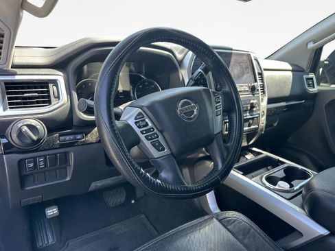 Used 2021 Nissan Titan SV w/ SV Convenience Package image 10