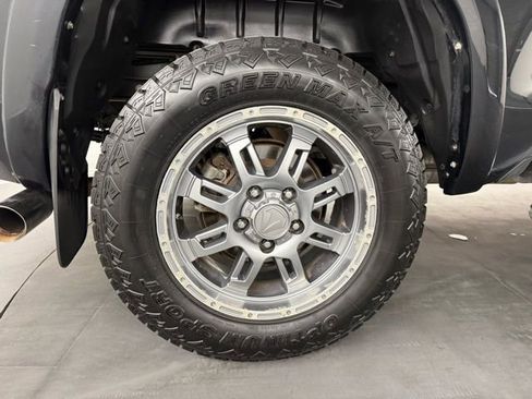 Used 2018 Toyota Tundra SR5 w/ SR5 Upgrade Package image 11