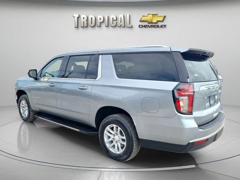 Used 2024 Chevrolet Suburban LT RWD image 3