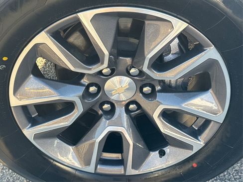 Used 2022 Chevrolet Tahoe LT w/ Luxury Package image 15