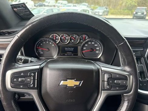 Used 2021 Chevrolet Suburban LT w/ LT Signature Package image 30