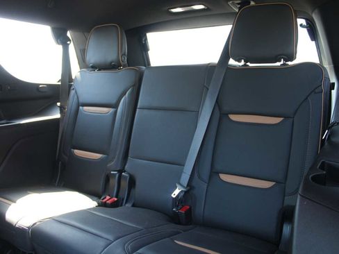 Used 2023 GMC Yukon AT4 w/ AT4 Premium Plus Package AWD/4WD image 9