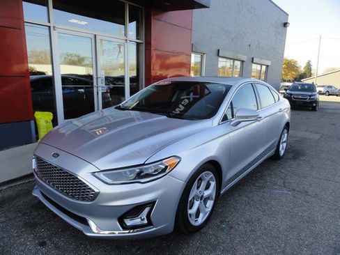 Used 2019 Ford Fusion Titanium image 2