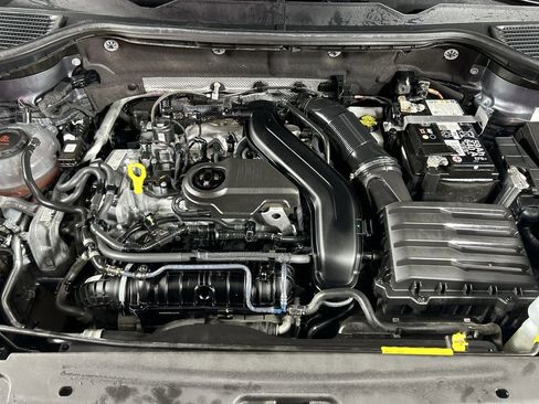 Used 2024 Volkswagen Taos SE image 11