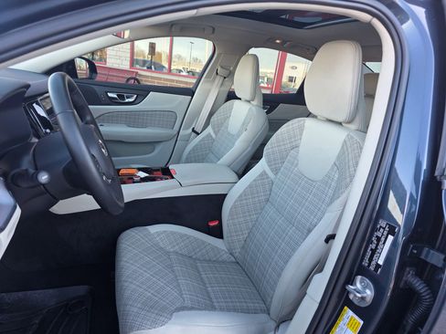 Used 2023 Volvo S60 T8 Core image 9