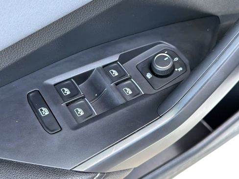 Used 2025 Volkswagen Jetta SE FWD image 25