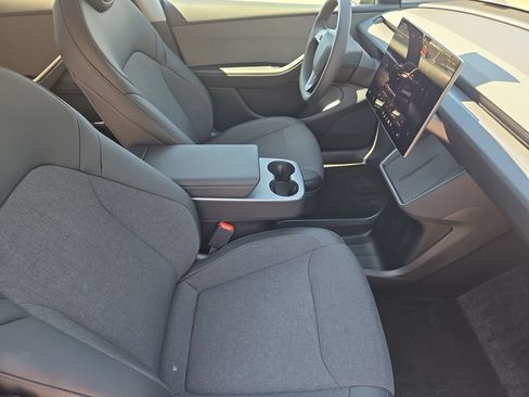 Used 2026 Tesla Model Y 2WD image 10