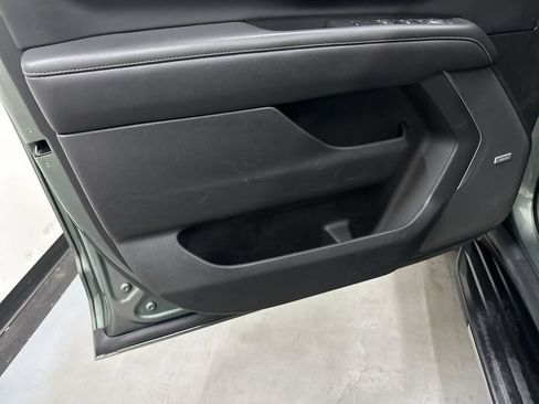 Used 2023 Chevrolet Suburban Premier image 35